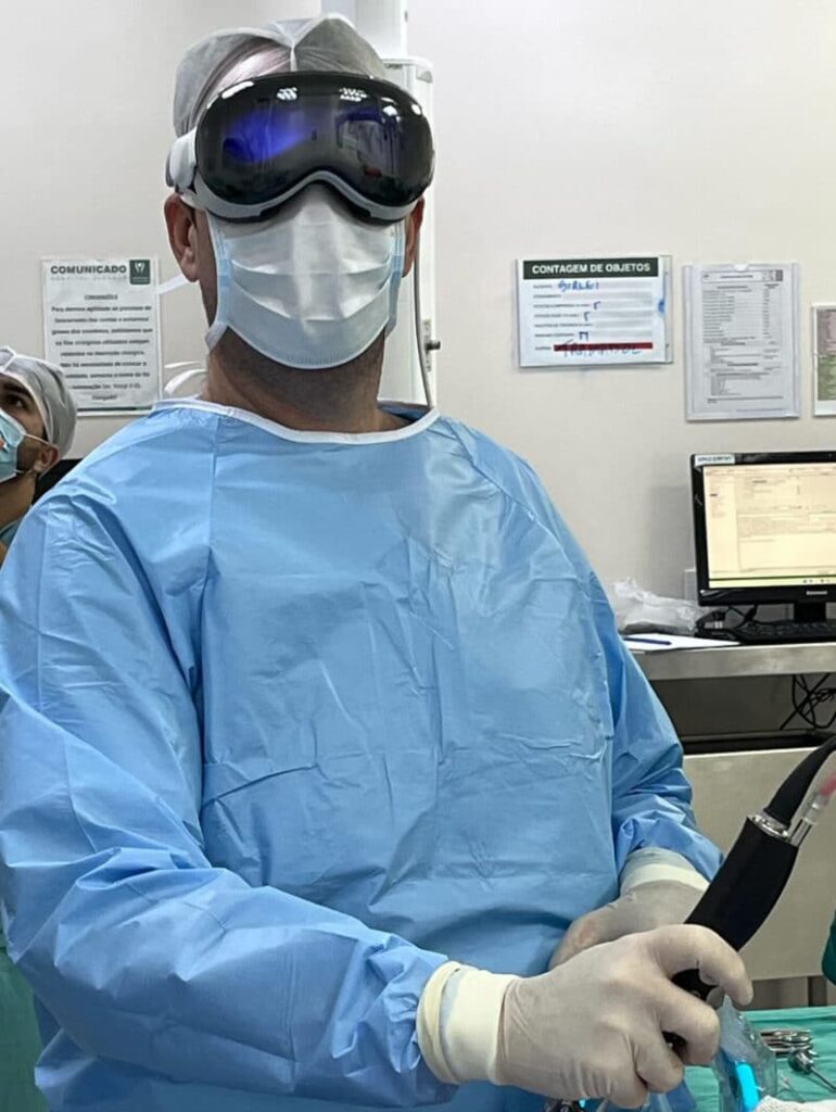 اپل ویژن پرو در برزیل برای جراحی آرتروسکوپی شانه به‌کار گرفته شد + ویدیو