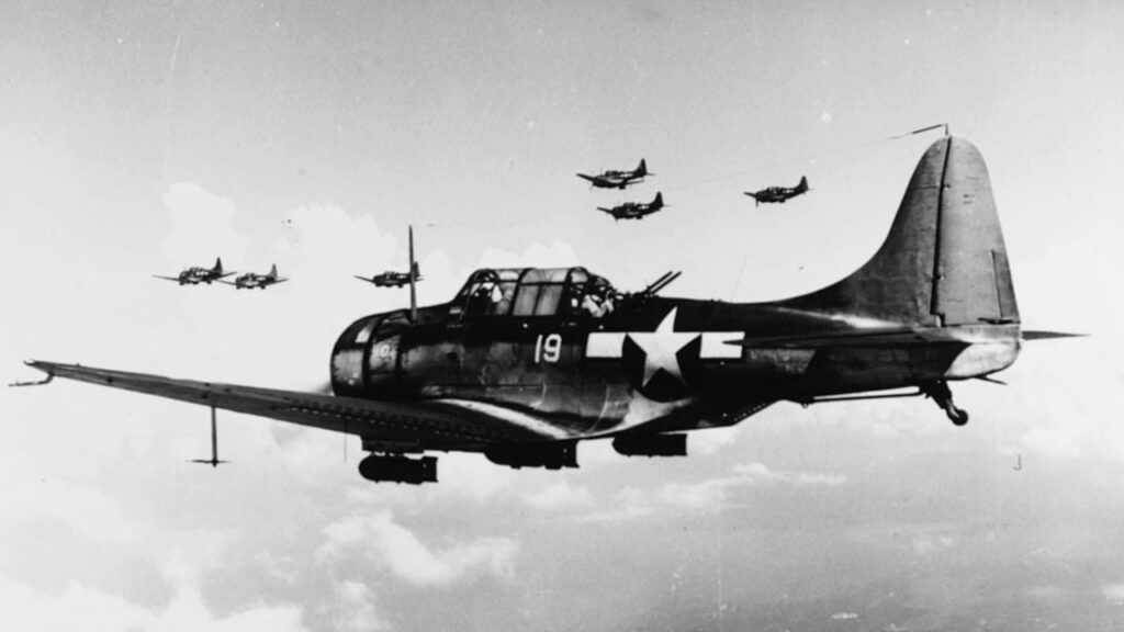 ایالات متحده در طول جنگ جهانی دوم چند هواپیما تشکیل کرد؟_به رنگ صبح 6 Douglas SBD Dauntless