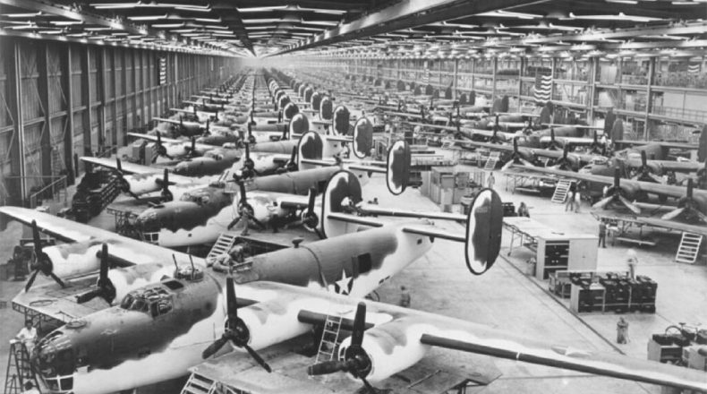 ایالات متحده در طول جنگ جهانی دوم چند هواپیما تولید کرد؟