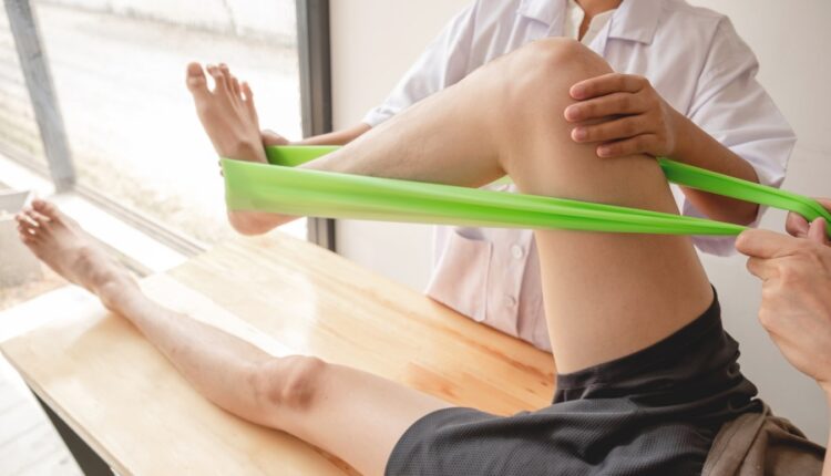 درمان زانو درد (راه حلهای قطعی، سریع بدون جراحی + علت و انواع درد زانو)_به رنگ صبح 18 1722833162 984 درمان زانو درد راه حلهای قطعی، سریع بدون جراحی