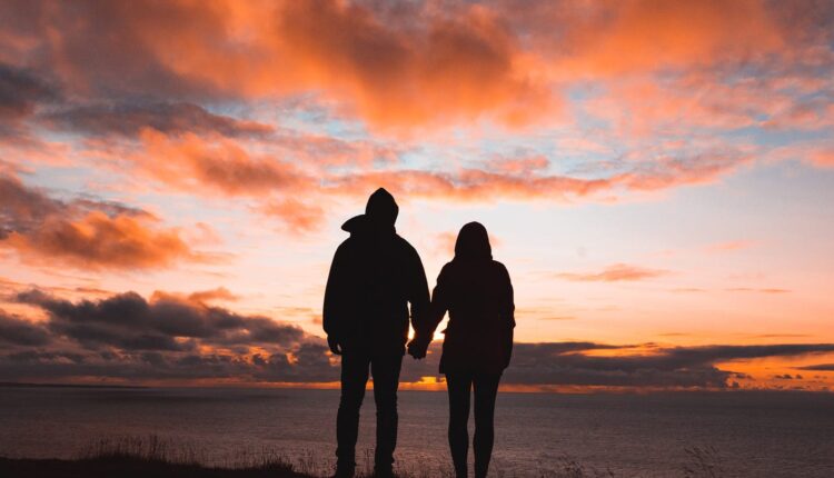 1722987576 127 چطور بفهمیم رابطه عاطفی ما سریع پیش می‌رود یا نه؟ به