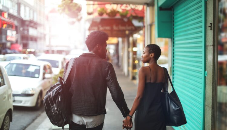 1722987576 675 چطور بفهمیم رابطه عاطفی ما سریع پیش می‌رود یا نه؟ به