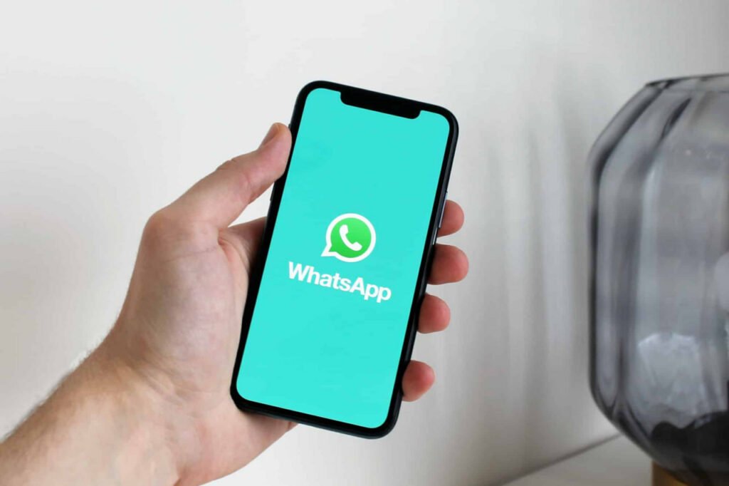 1729369265 857 آموزش واتساپ تازه ترین ترفندهای واتساپ که نمیدانید به رنگ