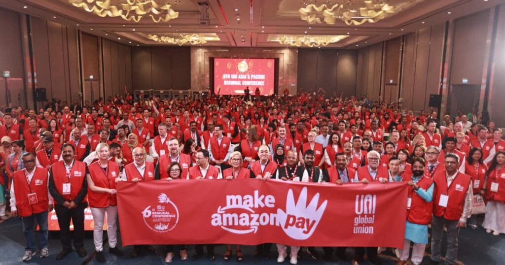 کارگران آمازون در سراسر جهان هم‌زمان با جمعه سیاه دست به اعتصاب زدند