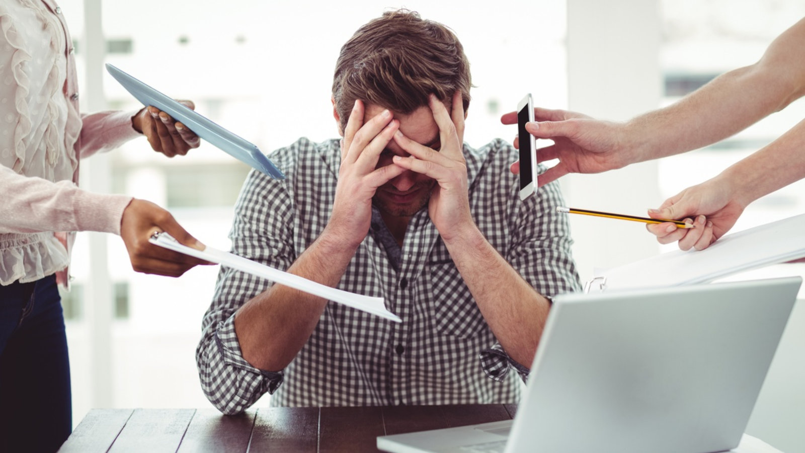 1733804502 191 ۵ روش کاربردی برای مدیریت تیم‌ها در شرایط استرس‌زا به رنگ