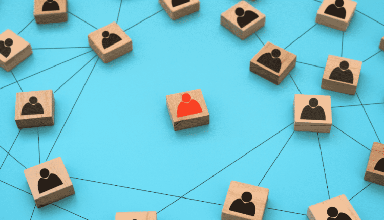 ۱۰ ویژگی رفتاری افراد دورو در رابطه عاطفی_به رنگ صبح 18 ۱۰ ویژگی رفتاری افراد دورو در رابطه عاطفی به رنگ صبح