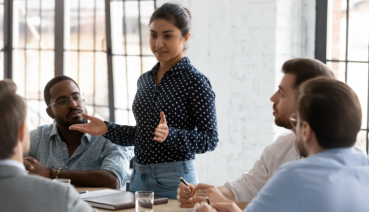 ۱۰ ویژگی رفتاری افراد دورو در رابطه عاطفی_به رنگ صبح 17 ۱۰ ویژگی رفتاری افراد دورو در رابطه عاطفی به رنگ صبح.webp