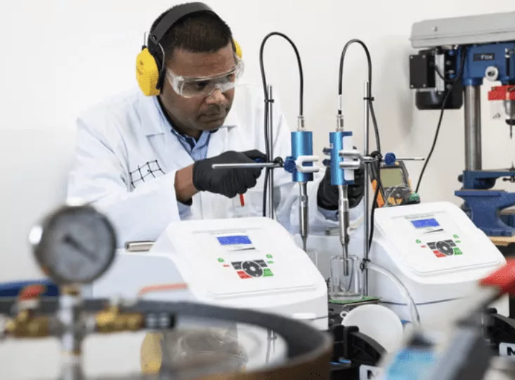 دانشمندان موفق به ساخت دستگاهی شدند که روی ماه آب آشامیدنی تشکیل میکند_به رنگ صبح 2 دانشمندان موفق به ساخت دستگاهی شدند که روی ماه آب آشامیدنی تولید میکند