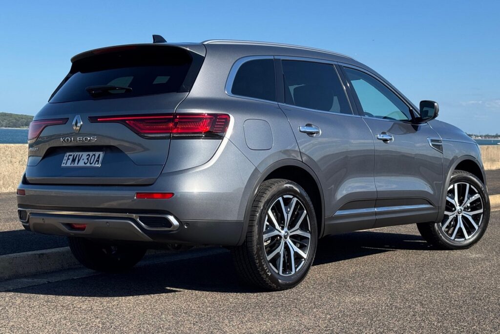 قیمت رنو کولئوس طی یک دهه در استرالیا ثابت ماند، تفاوت بازار باز و بسته!_به رنگ صبح 4 قیمت رنو کولئوس