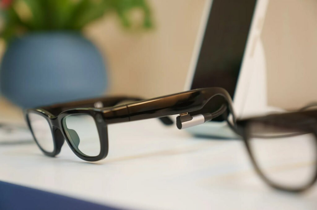 1747818600 135 نگاه نزدیک رسانه‌ها به عینک هوشمند گوگل XR؛ سبک و