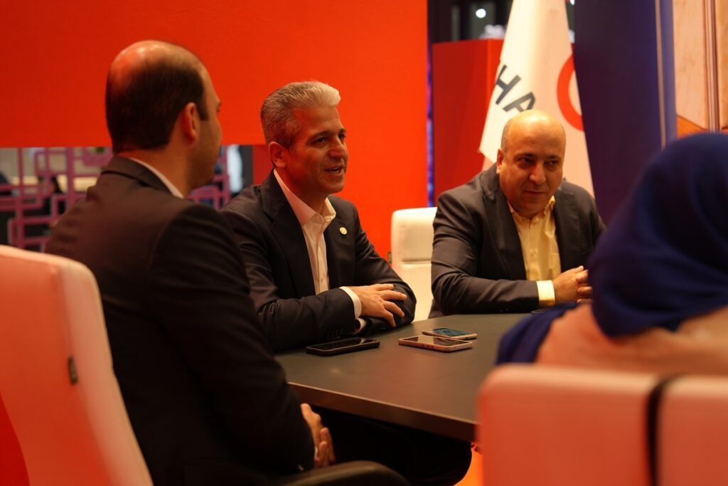 همکاری بلوط و کاریزما؛ سرویس پس‌انداز خودکار طلا معرفی شد