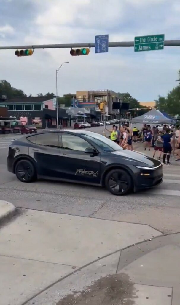 روبوتاکسی تسلا به گمان زیادً از 1 تیر در شهر آستین تگزاس اغاز به کار میکند_به رنگ صبح 2 روبوتاکسی تسلا