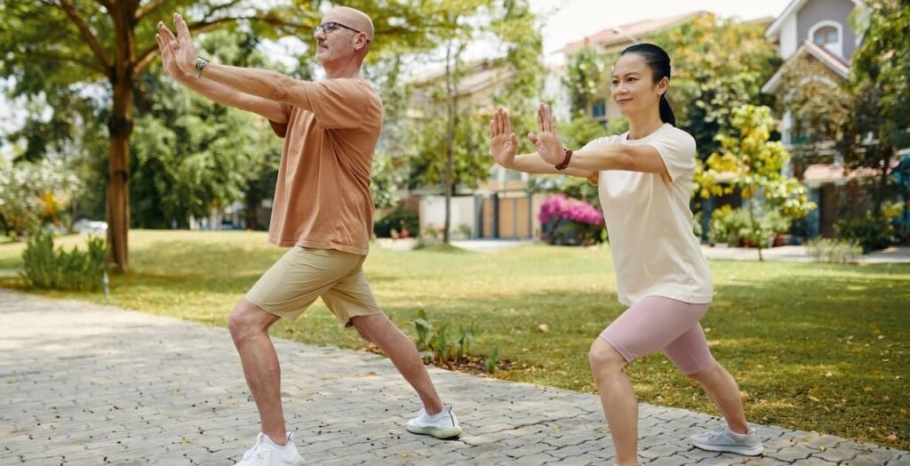 یوگا، تای‌چی و پیاده‌روی می‌توانند با بی‌خوابی مقابله کنند