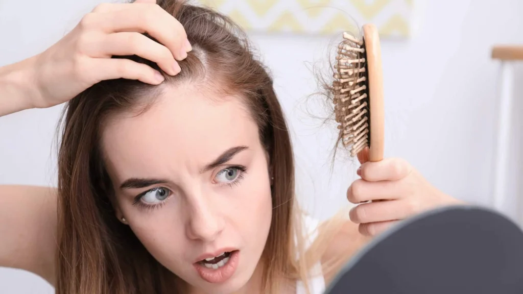 ریزش مو بر تاثییر استرس دلایل، تشدید کننده‌ها، درمان‌ها به رنگ.webp