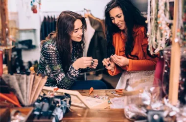 چطور در بزرگسالی دوست اشکار کنیم؟ + ۱۰ راه عملی_به رنگ صبح 5 چگونه در بزرگسالی دوست پیدا کنیم؟ + ۱۰ راه عملی