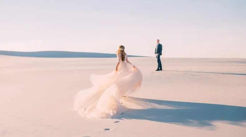 عروس و داماد در صحرا